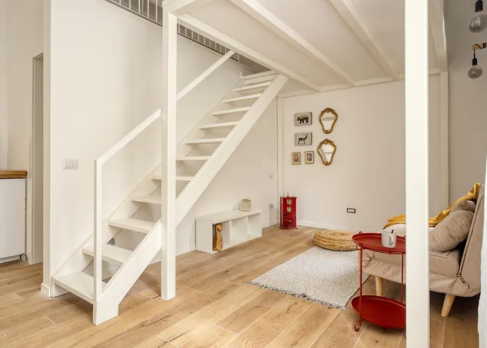 Hostmate - - Loreto Milánó